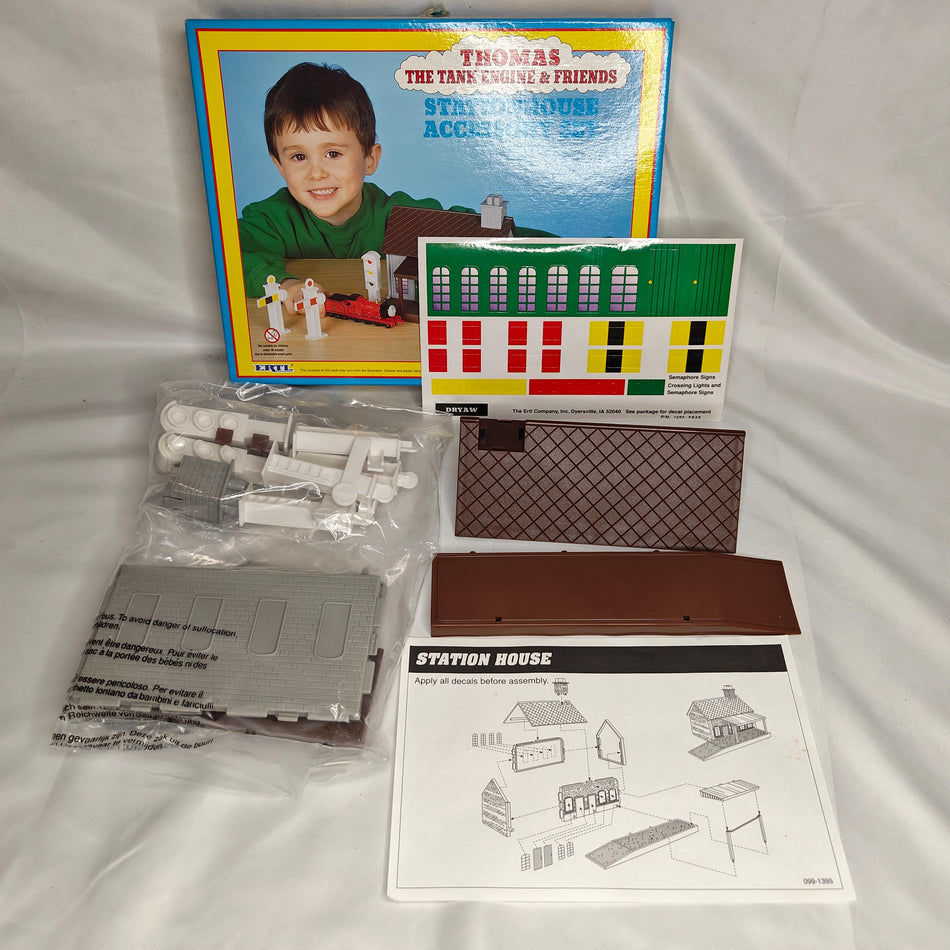 OPEN NEW - ERTL Stationhouse Accessory Set - Thomas & Friends Diecast Railway