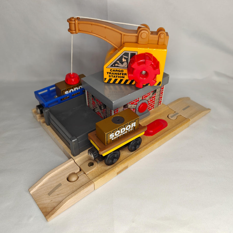 COMPLETE Cargo Transfer Station - Thomas & Friends Wooden Railway LC99351 2002