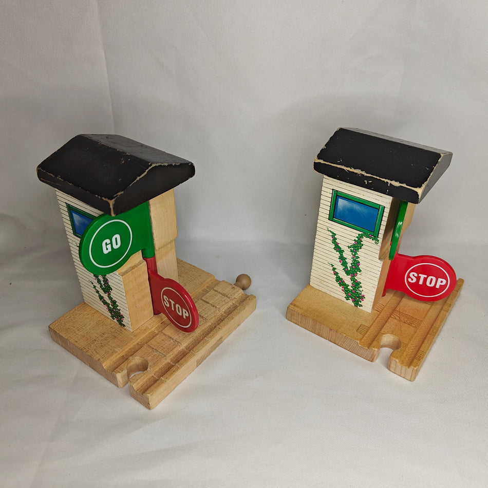 Stop and Go Station - Thomas & Friends Wooden Railway LC99329 1999 - 2002