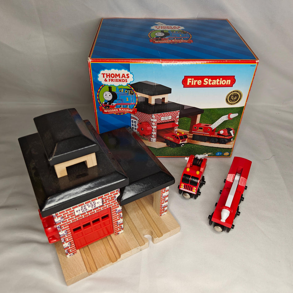 COMPLETE Sodor Fire Station w/Box - Wooden Railway Thomas & Friends LC99337 2000