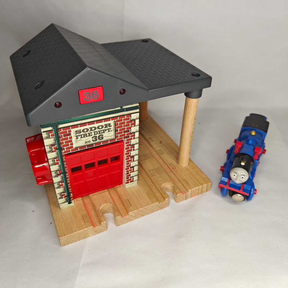 COMPLETE Lights and Sounds Fire Station w/ Belle - Wooden Railway Thomas & Friends LC98216 2012