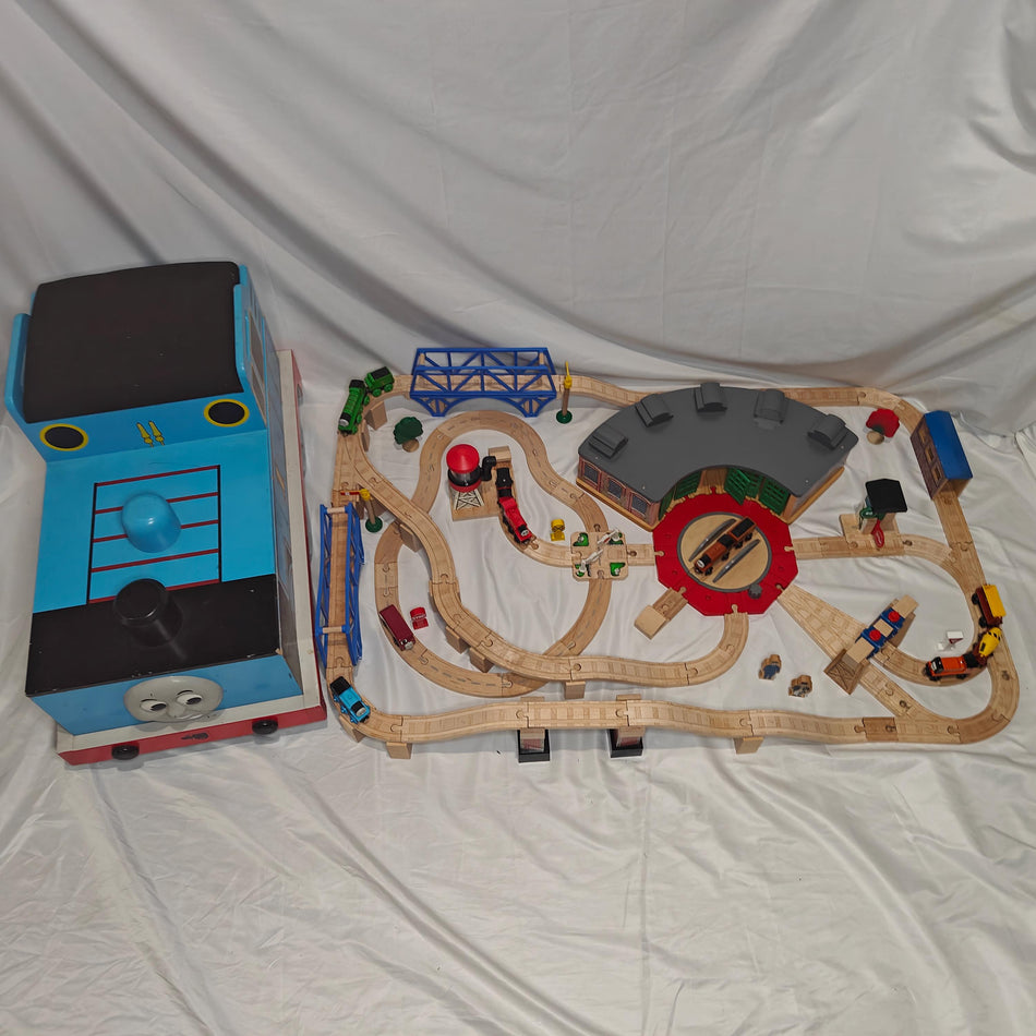 COMPLETE Roundhouse Set (2002) - Thomas & Friends Wooden Railway LC99544 2002 Release Version