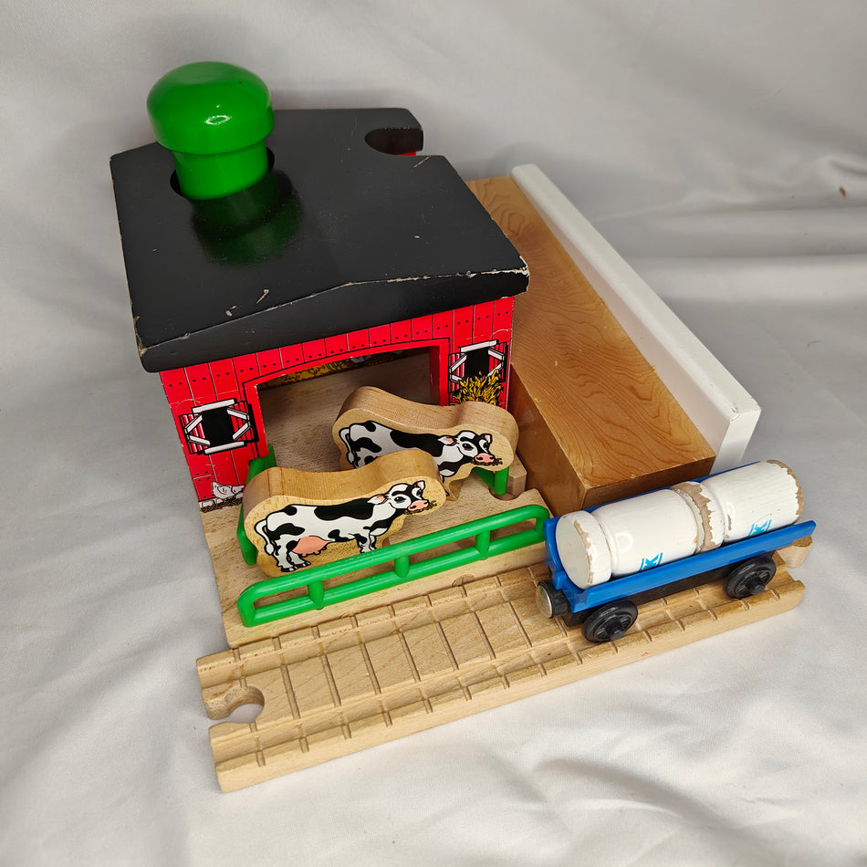 COMPLETE Sodor Dairy Farm - Thomas & Friends Wooden Railway LC99341 2001