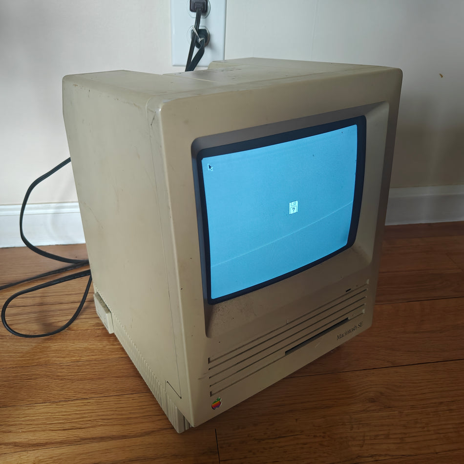 Macintosh SE 1 MB RAM 800k HDD M5011 TURNS ON